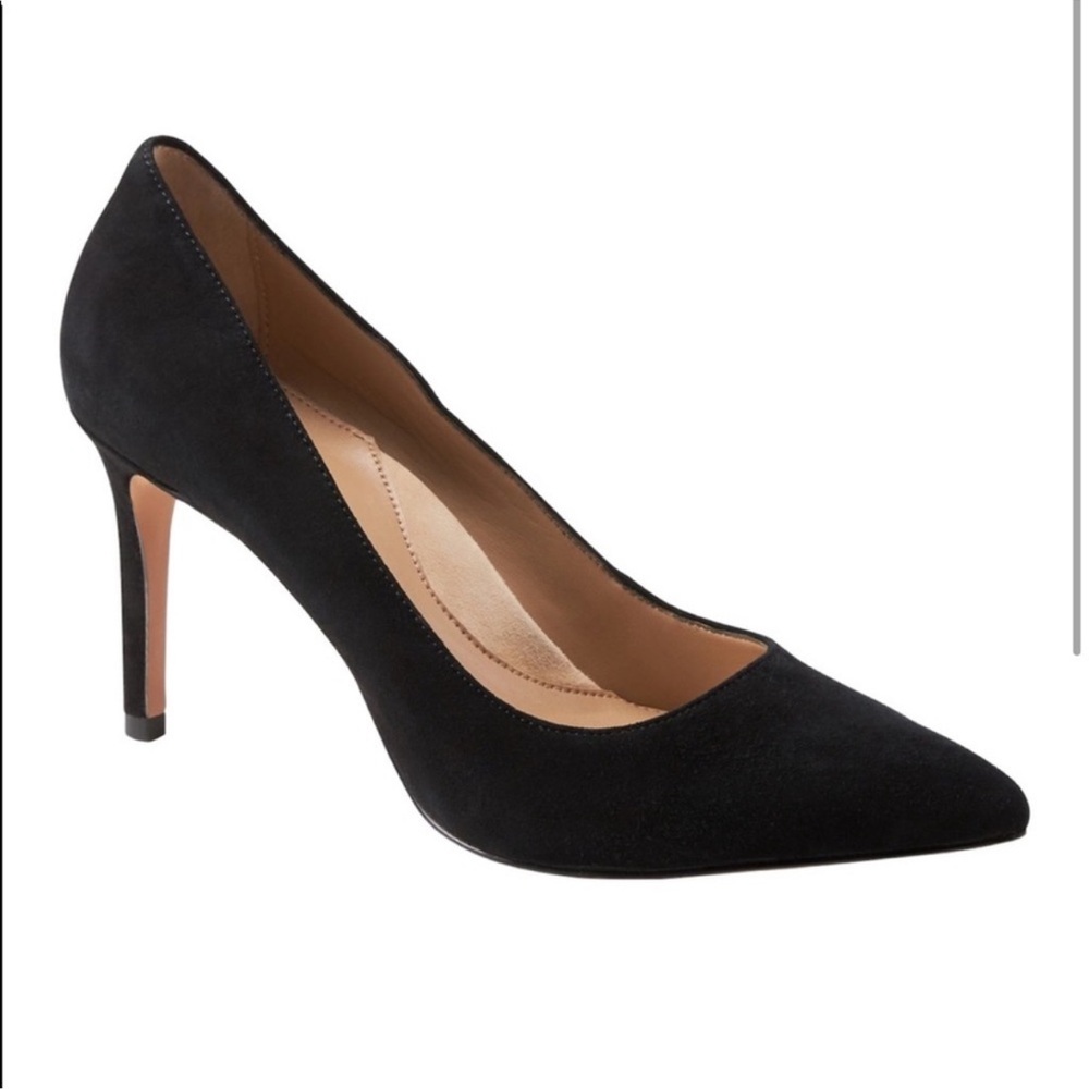 Black Suede. Banana Republic. Madison Pumps. Size 10. Heel 3.3in. Used-Like New.